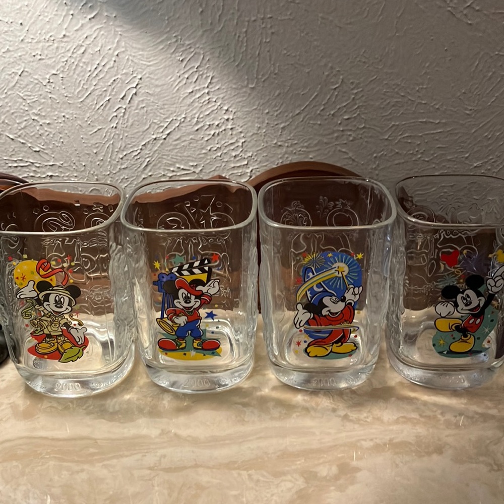 Set of Walt Disney World Collection/ Mc Donald’s-year 2000 set of 4 different ❤️